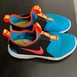 Boys Nike slip on Sneakers